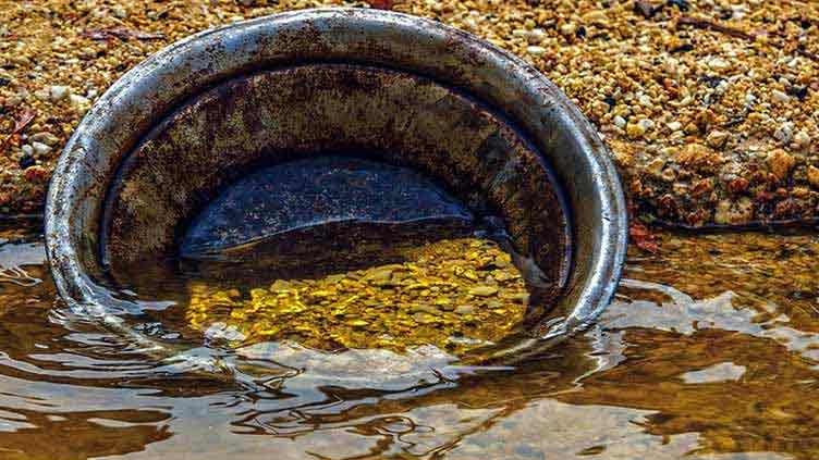 gold mining in the Indus River